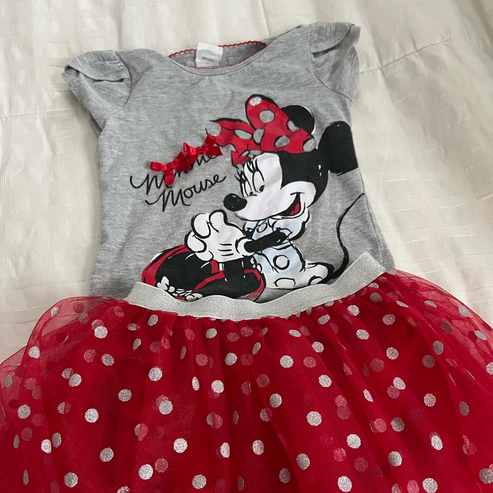 Used set of Minnie Mouse skort and shirt set size 24 months